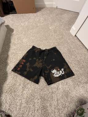 Artist Union Clothing Co. Black and Brown Acid Wash Dragon Sweatshorts Size XL